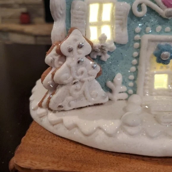 Pastel Blue Gingerbread House-NWT - Picture 4 of 7